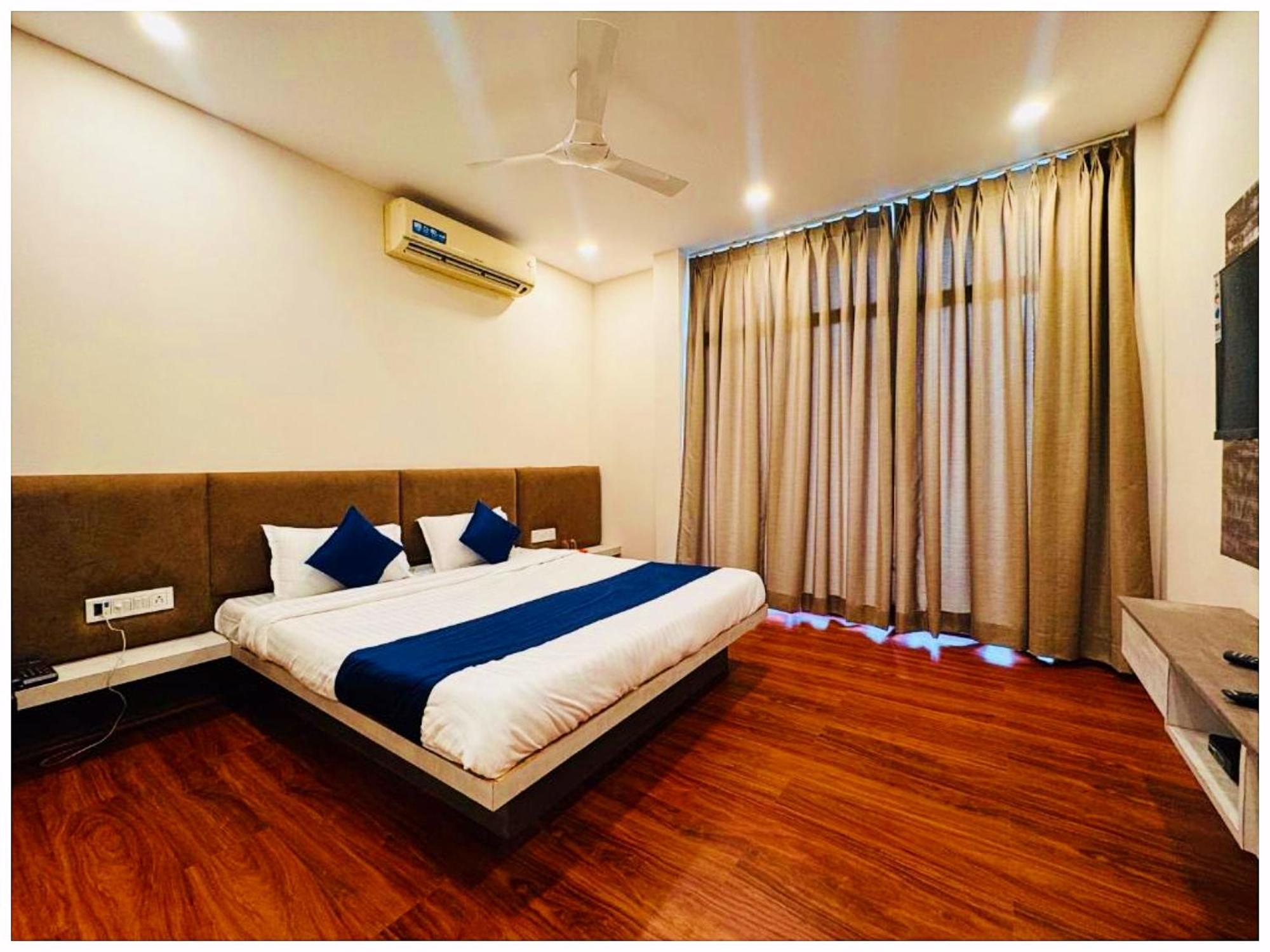 Sea Beach K I N G R E S O R T Near Sea Beach And Garden 4*